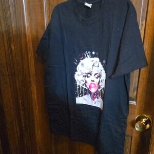 Chic Black Pop Art Short Sleeve Tee